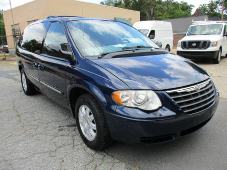 2006 CHRYSLER TOWN & COUNTRY 65,000 MILES WITH WHEELCHAIR LIFT0. $ 8,900